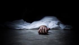 इब्न सिरिन के अनुसार सपने में मृत व्यक्ति को चुप रहते हुए देखने की व्याख्या क्या है?