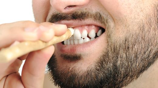 Lær om tolkningen av tannpirken i en drøm av Ibn Sirin