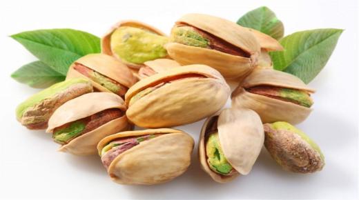 Wat is de interpretatie van het zien van pistachenoten in een droom door Ibn Sirin?