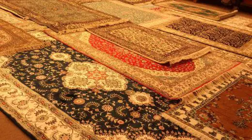 U simbulu di tappeti in un sognu da Ibn Sirin è ghjuridichi anziani