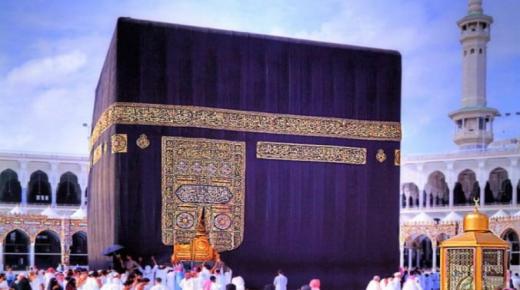 La signifo de vidado de la Kaaba en sonĝo de Ibn Sirin kaj Al-Usaimi