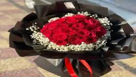 इब्न सिरिन के अनुसार एक अकेली महिला के लिए गुलाब के गुलदस्ते के सपने की व्याख्या क्या है?