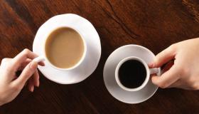 Ibn Sirin မှ အိပ်မက်ထဲတွင် ကော်ဖီတစ်ခွက်တွေ့ခြင်း၏ အဓိပ္ပါယ်ဖွင့်ဆိုချက်