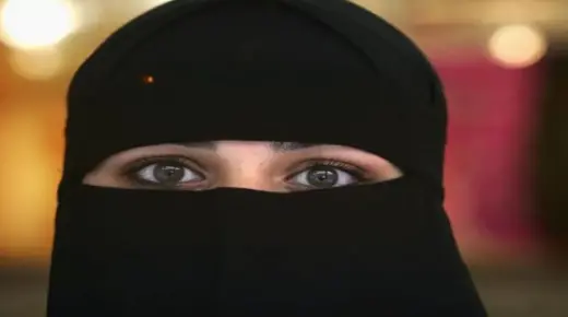 Ukuhunyushwa kokugqoka i-niqab ephusheni ngu-Ibn Sirin