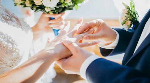 أهم 20 تفسير للزواج في المنام للعزباء وتفسير حلم الزواج للعزباء بدون عرس