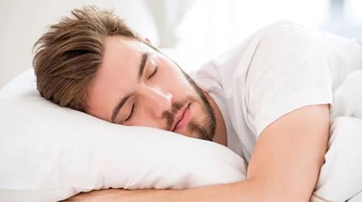 أهم 30 تفسير لحلم النوم على سرير مع شخص اعرفه لابن سيرين