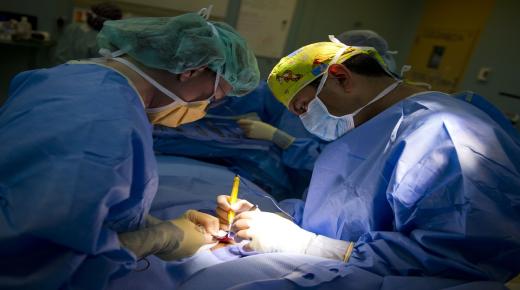 أهم 20 تفسير لحلم عملية جراحية في البطن لابن سيرين