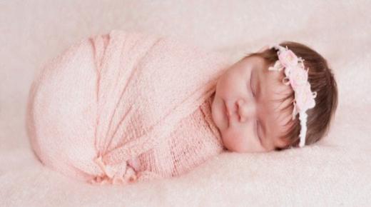 أهم 20 تفسير لحلم ولادة البنت للحامل لابن سيرين