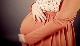 ما تفسير الحمل في المنام للعزباء لابن سيرين والإمام الصادق؟