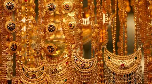 Saya bermimpi bahawa saya memakai banyak emas, dan apakah tafsiran gelang emas dalam mimpi untuk wanita bujang?