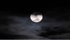 Hva er tolkningen av en drøm om at månen forsvinner i en drøm ifølge Ibn Sirin?