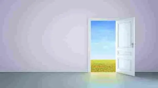 Hva er tolkningen av å se en dør åpne i en drøm?