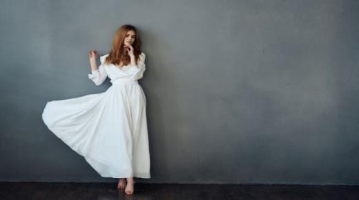De viktigste tolkningene av visjonen om å ha på seg en hvit kjole i en drøm, ifølge Ibn Sirin