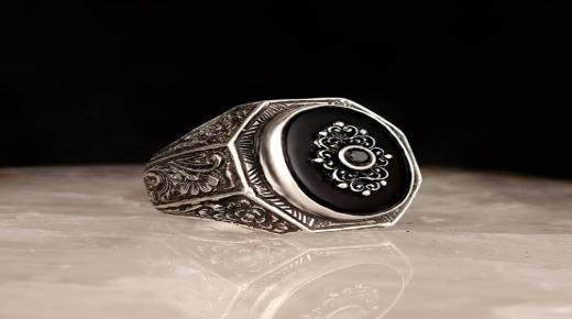Тълкуване на сънища: Мъжки сребърен пръстен в съня на Ибн Сирин