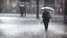 Tolkning av å se kraftig regn i en drøm av Ibn Sirin