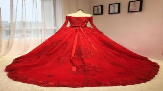 Tolkning av en drøm om en rød kjole av Ibn Sirin og ledende lærde