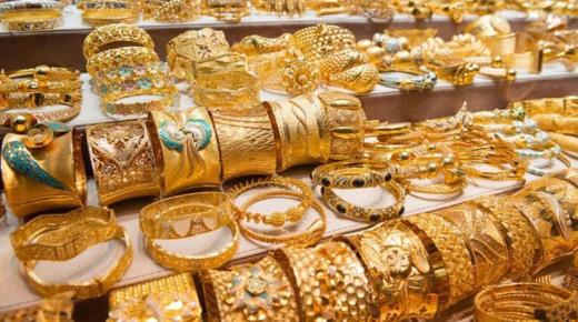 Hva er tolkningen av drømmen om å kjøpe gull for Ibn Sirin?