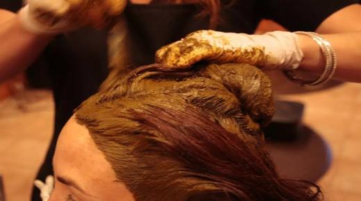 इब्न सिरीनच्या केसांवर मेंदीच्या स्वप्नाच्या स्पष्टीकरणाबद्दल जाणून घ्या