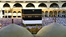 Interpretazione di un sognu chì circumambulate a Kaaba sola da Ibn Sirin